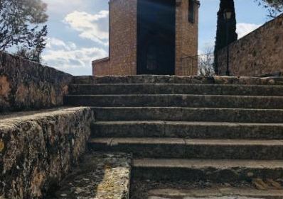 Escalinata de la Ermita de San Gregorio Nacianceno en Pozorrubio de Santiago